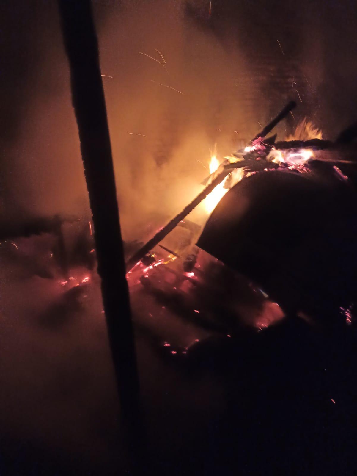 Incendiu izbucnit noaptea trecută la anexa unei gospodării de pe strada Someșului din Cluj-Napoca