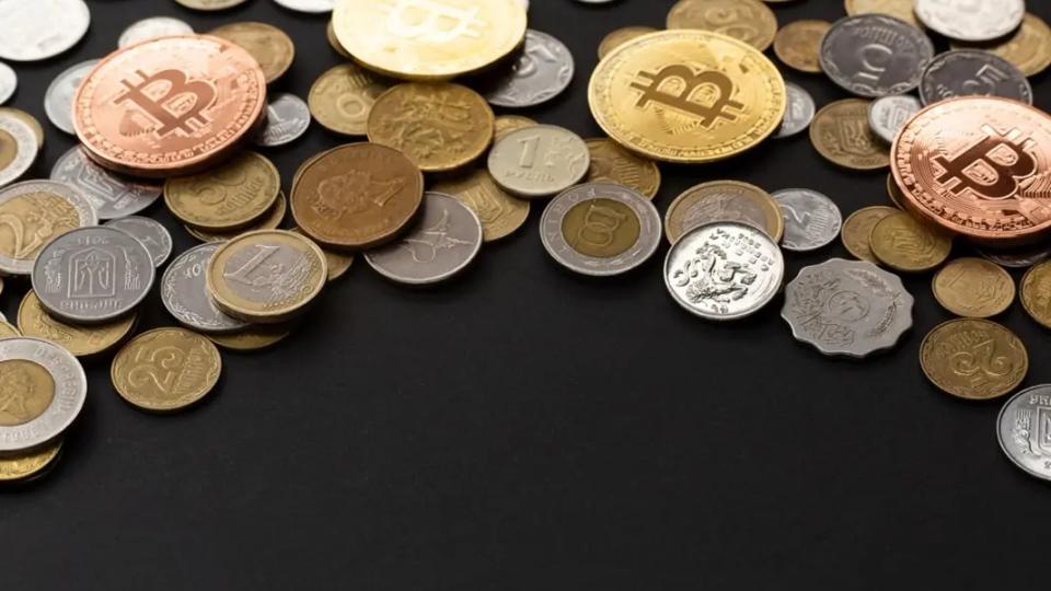 Peste o treime dintre investitorii în criptomonede sunt femei