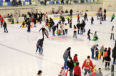 Ce program are Patinoarul Berceni Arena în ultimul weekend din martie.