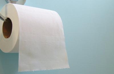 Preţurile hârtiei igienice sunt din nou în creştere la nivel mondial, de vină fiind o scădere a pieţei construcţiilor