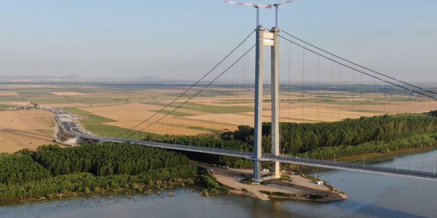 Mihai Tudose, întrebat despre problemele la podul suspendat de la Brăila: Am înţeles că acuma a plouat pe el şi este ud. E o nenorocire, da / Nu treci nici pe Golden Gate cu agabariticul / Nu toată lumea este fericită cu existenţa acelui pod