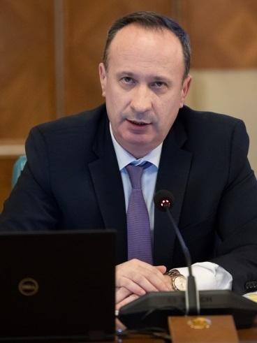Adrian Câciu: Aş vedea o continuare a reducerii impozitării muncii şi pe a doua jumătate a acestui an şi în 2024 / Programul de guvernare al PSD îl finalizăm luna aceasta