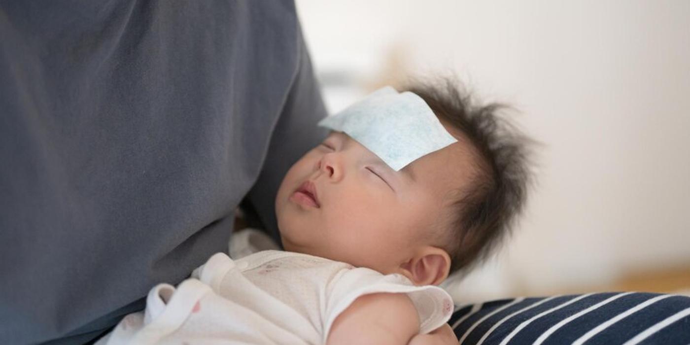 Ce să faci când bebelușul face febră după vaccinare