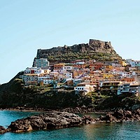 Paradisul uitat care plătește mii de euro ca să te muți acolo – localitatea nu mai are copii de un deceniu