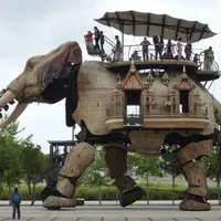 Casa miscatoare in forma de elefant care poate sustine 40 de persoane!