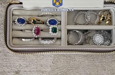 Un număr de 12 persoane, reţinute de DIICOT în dosarul care vizează o grupare dintr-o companie din subordinea Ministerului Energiei/ Suspecţii au făcut achiziţii fictive de bunuri, delapidând bugetul instituţiei cu peste 9,6 milioane de lei