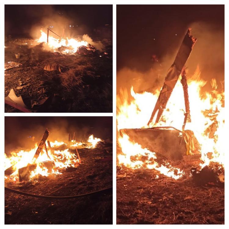Incendiu produs în noaptea de joi spre vineri la colibele improvizate din Colonia Veche Pata Rât