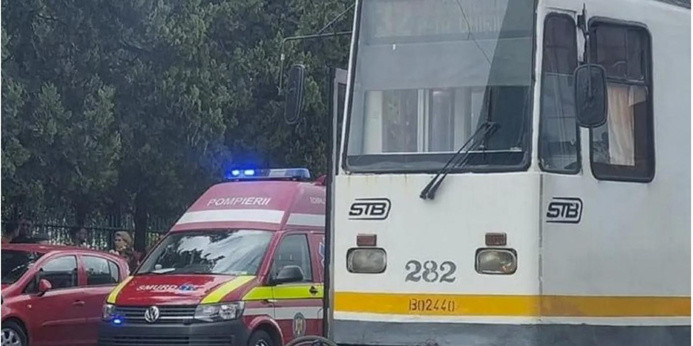 Miercuri, un biciclist a fost lovit de tramvai în Sectorul 5 al Capitalei