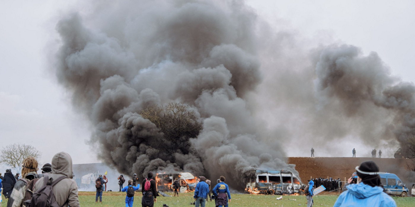 Anchetă în urma confruntărilor violente de la Sainte-Soline, în Franţa. Un manifestant, între viaţă şi moarte. 200 de manifestanţi răniţi în ciocniri, potrivit organizatorilor, 29 potrivit parchetului