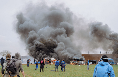 Anchetă în urma confruntărilor violente de la Sainte-Soline, în Franţa. Un manifestant, între viaţă şi moarte. 200 de manifestanţi răniţi în ciocniri, potrivit organizatorilor, 29 potrivit parchetului