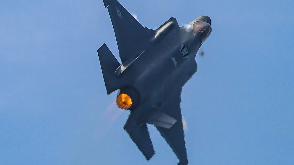„Bomba tarifară” a lui Trump aruncă în aer o înțelegere bănoasă, pentru 36 de avioane de vânătoare F-35, cu un aliat privilegiat al SUA
