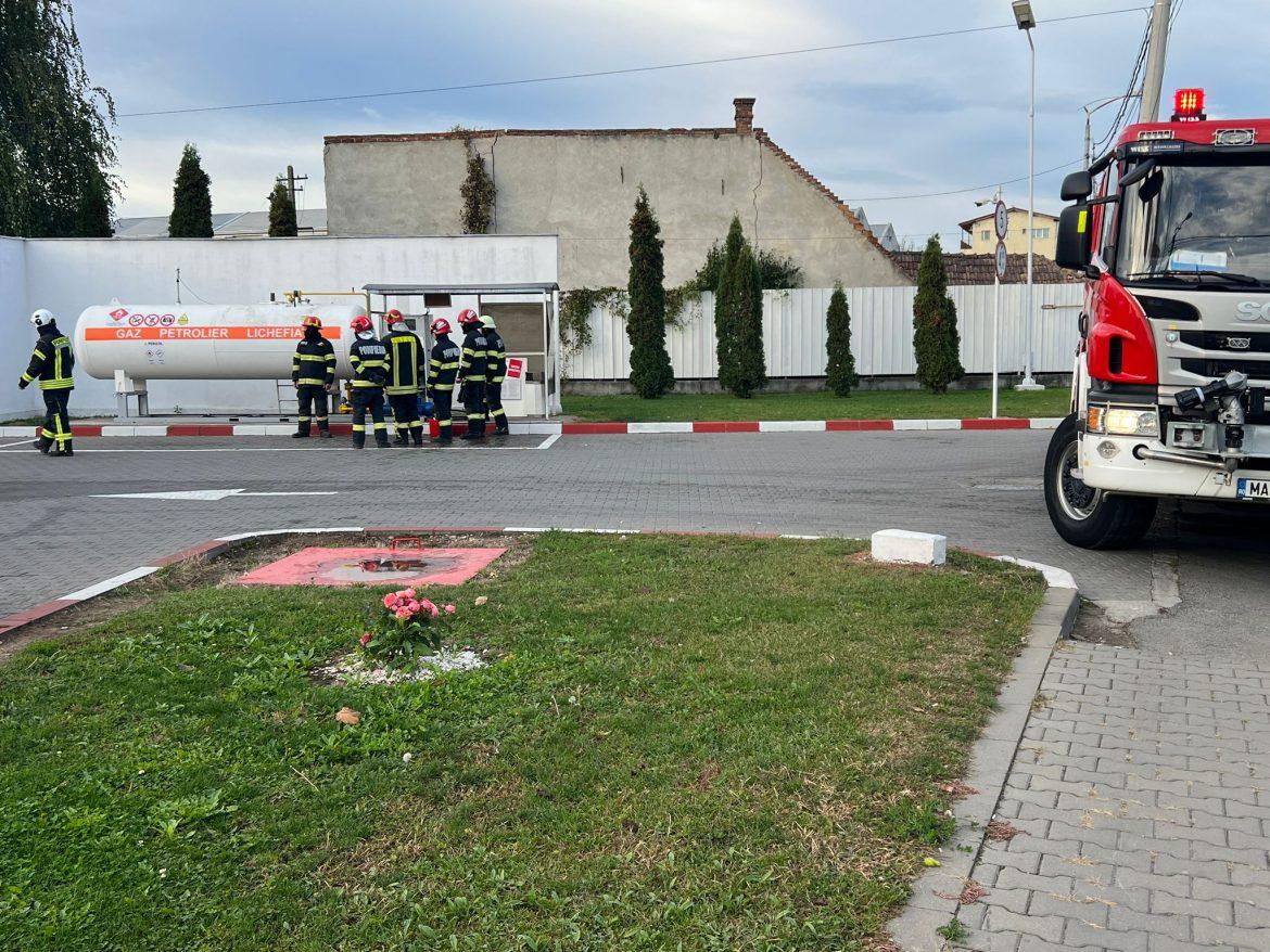 Alertă la o stație de carburanți din Cluj-Napoca. Au fost sesizate scurgeri de gaz de la o pompă GPL