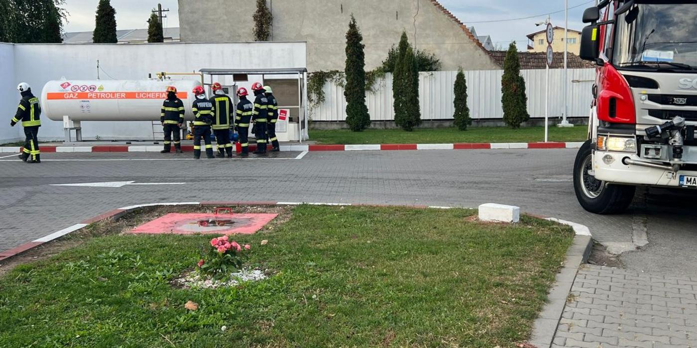 Alertă la o stație de carburanți din Cluj-Napoca. Au fost sesizate scurgeri de gaz de la o pompă GPL