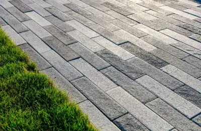 Elis Pavaje, liderul pieței de prefabricate mici din beton din România, a lansat noi produse din gama PREMIUM și PREMIUM PLUS