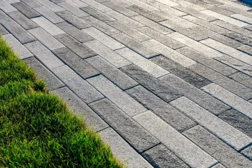 Elis Pavaje, liderul pieței de prefabricate mici din beton din România, a lansat noi produse din gama PREMIUM și PREMIUM PLUS