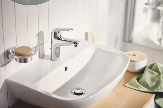 A New Year, a New Bathroom: DIY Modernization Through the Relaunch of the GROHE Swift Faucet Range
