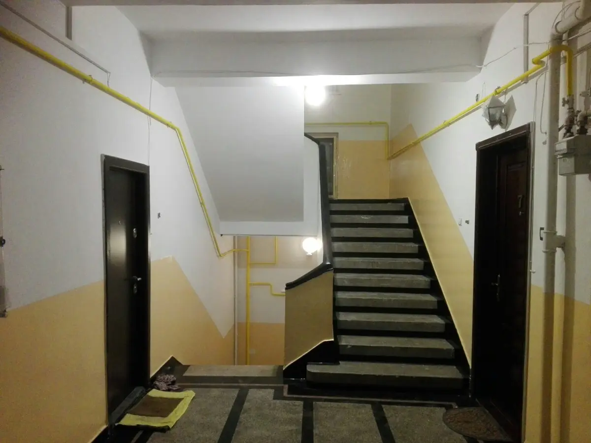 Măsuri pentru economisirea energiei în spațiile comune: Soluții eficiente de iluminat