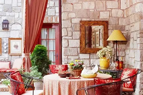 Povestea unor perdele si draperii in culoarea cireselor amare