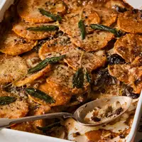 Dovleac gratinat cu salvie, o garnitură plină de aromă pentru iarnă