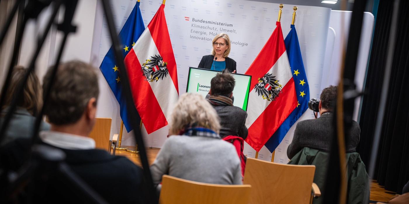 Ministrul austriac al energiei vrea să pună capăt contractului pe care OMV îl are cu Gazprom, dar nu se ştie dacă va avea susţinere din partea cancelarului Karl Nehammer