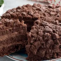 Tort mimosa cu ciocolată: reinterpretăm unul dintre deserturile simbol ale Zilei Femeii 🍫🍰