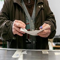 Român delegat la o secție de votare din Anglia: „Voturile s-au cam împărțit frățește. Se pot întâmpla anumite măgării”