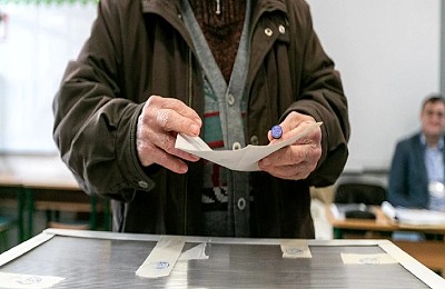 Român delegat la o secție de votare din Anglia: „Voturile s-au cam împărțit frățește. Se pot întâmpla anumite măgării”