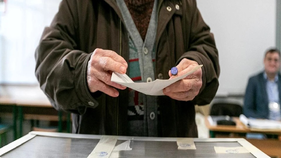 Român delegat la o secție de votare din Anglia: „Voturile s-au cam împărțit frățește. Se pot întâmpla anumite măgării”