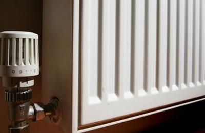 A treia tranşă prin care Ministerul Dezvoltării sprijină autorităţile locale pentru încălzirea pe bază de păcură, cărbune şi biomasă, repartizată către 11 localităţi/ Valoarea peste 17 milioane de lei