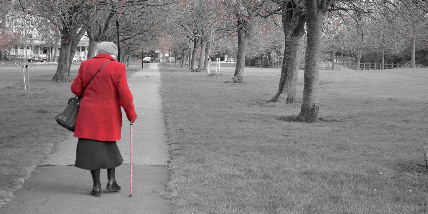 Cum să te deplasezi în siguranță cu ajutorul unui baston?