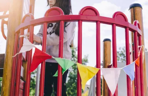 Cum să-ți transformi curtea într-un loc de joacă sigur și distractiv pentru copii