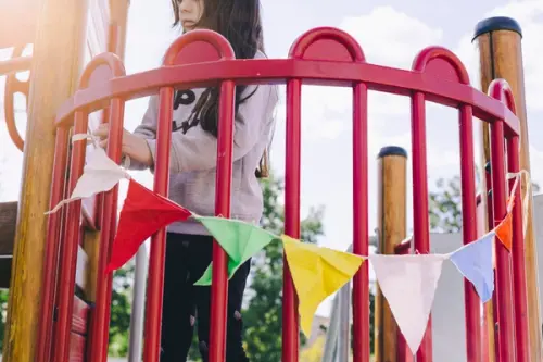 Cum să-ți transformi curtea într-un loc de joacă sigur și distractiv pentru copii