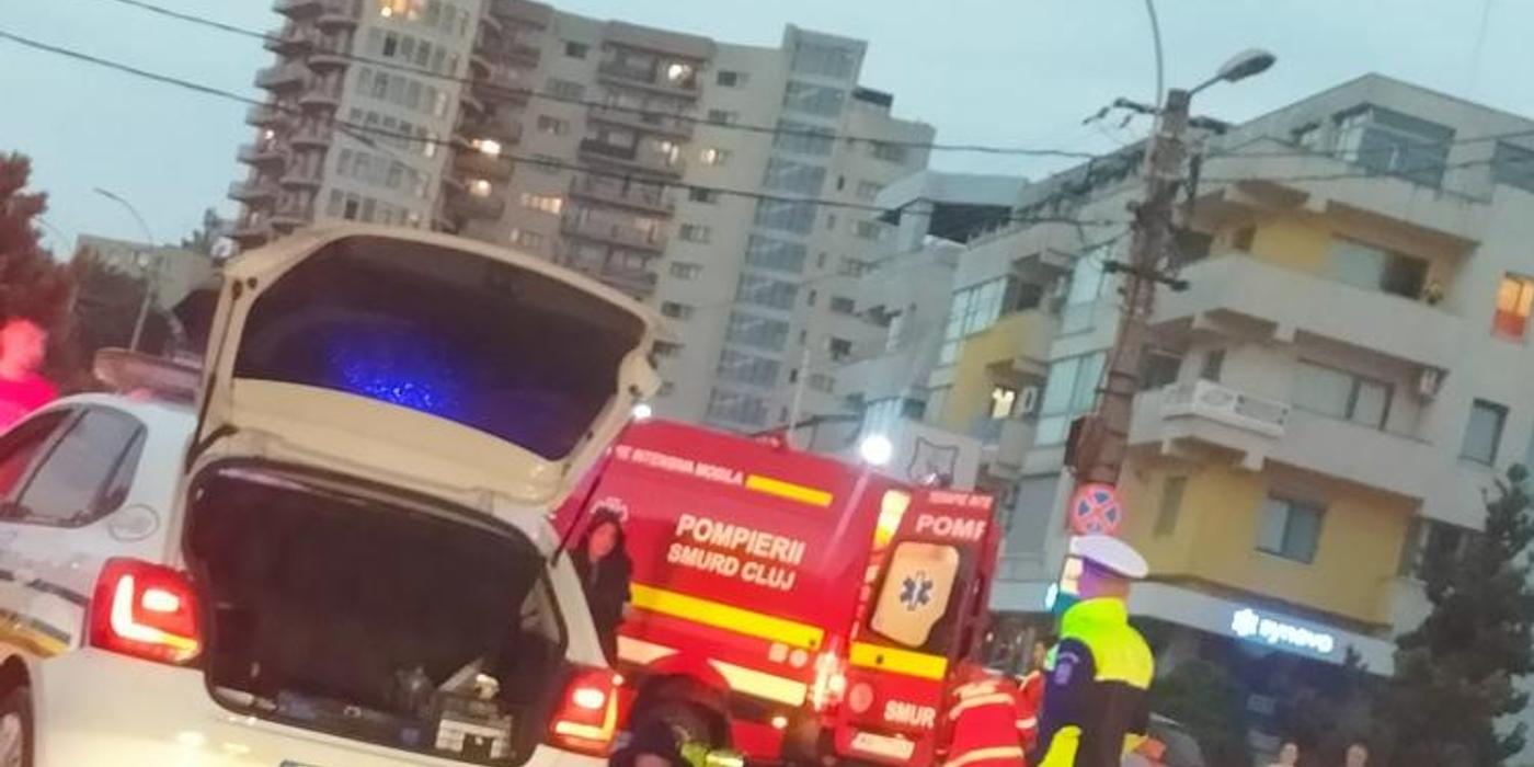 Livrator Tazz accidentat, marți seara, de o mașină pe strada Observatorului, din cartierul Zorilor