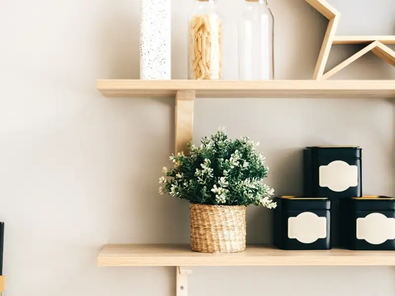 Cum să economisești spațiul cu soluții inteligente de depozitare