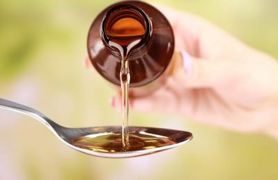 300 de copii au murit în cauza siropurilor pentru tuse de calitate inferioară fabricate în India – OMS. Ce conțin aceste siropuri