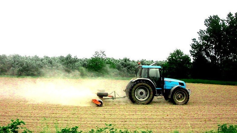 Motorină mai ieftină pentru fermieri: Ministrul Florin Barbu propune scutirea de TVA și acciză direct la pompă