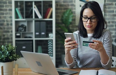 Tendințe în cumpărăturile online de anul acesta. De ce se informează mai mult românii înainte să facă o nouă achiziție