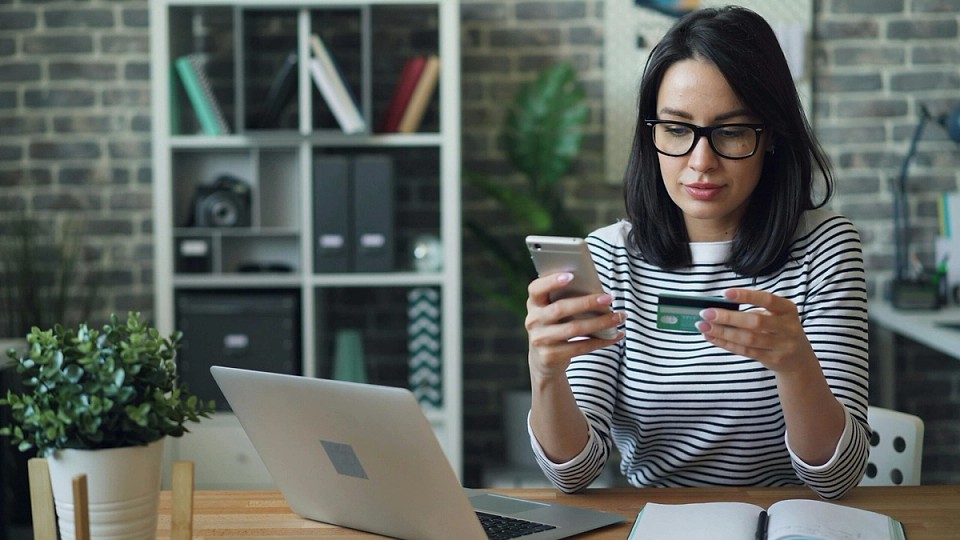 Tendințe în cumpărăturile online de anul acesta. De ce se informează mai mult românii înainte să facă o nouă achiziție