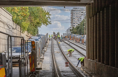 Lucrări în ritm alert la Podul Constanța: S-a turnat primul strat de beton la linia de tramvai. Când se redeschide circulația