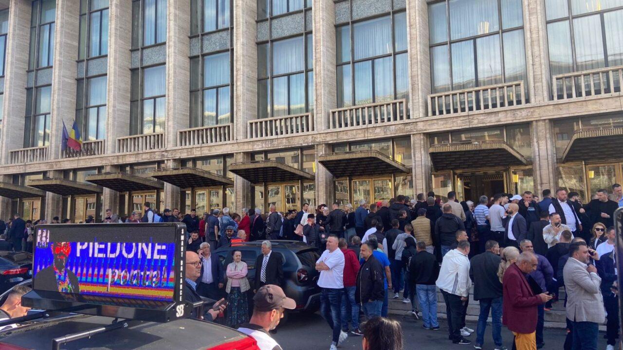 Cristian Popescu Piedone, campanie inedită cu mașinuțe pentru lansarea candidaturii la Primăria Generală