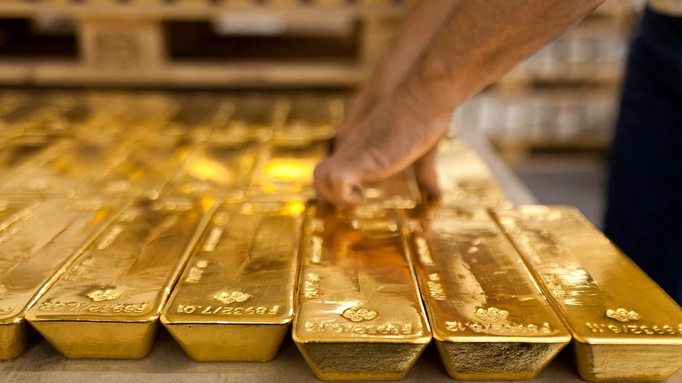 Pretul Auruli: care va fi noul plafon al prețului? Predicțiile Goldman Sachs și UBS