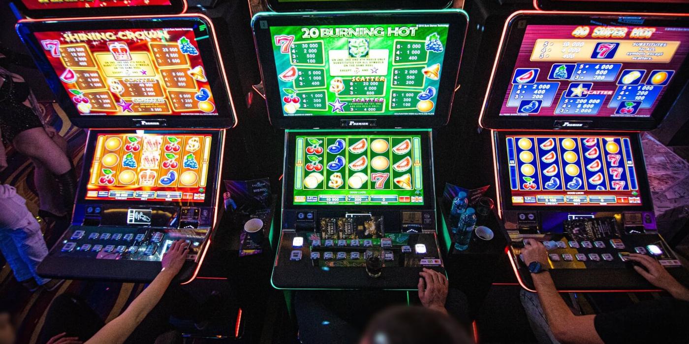 „Mahalaua păcănelelor” de la Gara Constanța: Între farmacia de corp și „farmacia de speranțe”. Primăria pune lacătul pe jocurile de noroc?