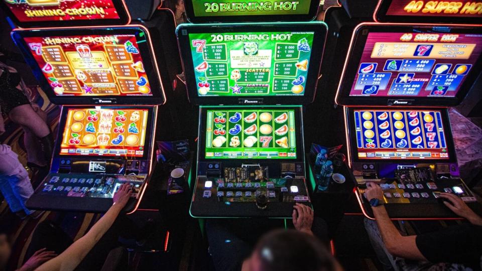 „Mahalaua păcănelelor” de la Gara Constanța: Între farmacia de corp și „farmacia de speranțe”. Primăria pune lacătul pe jocurile de noroc?