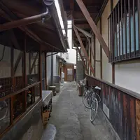 Apartament minimalist din lemn