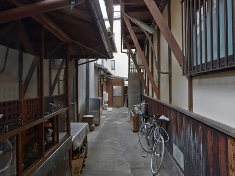 Apartament minimalist din lemn