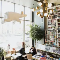 10 idei inedite privind amenajarea unei librării-cafenea