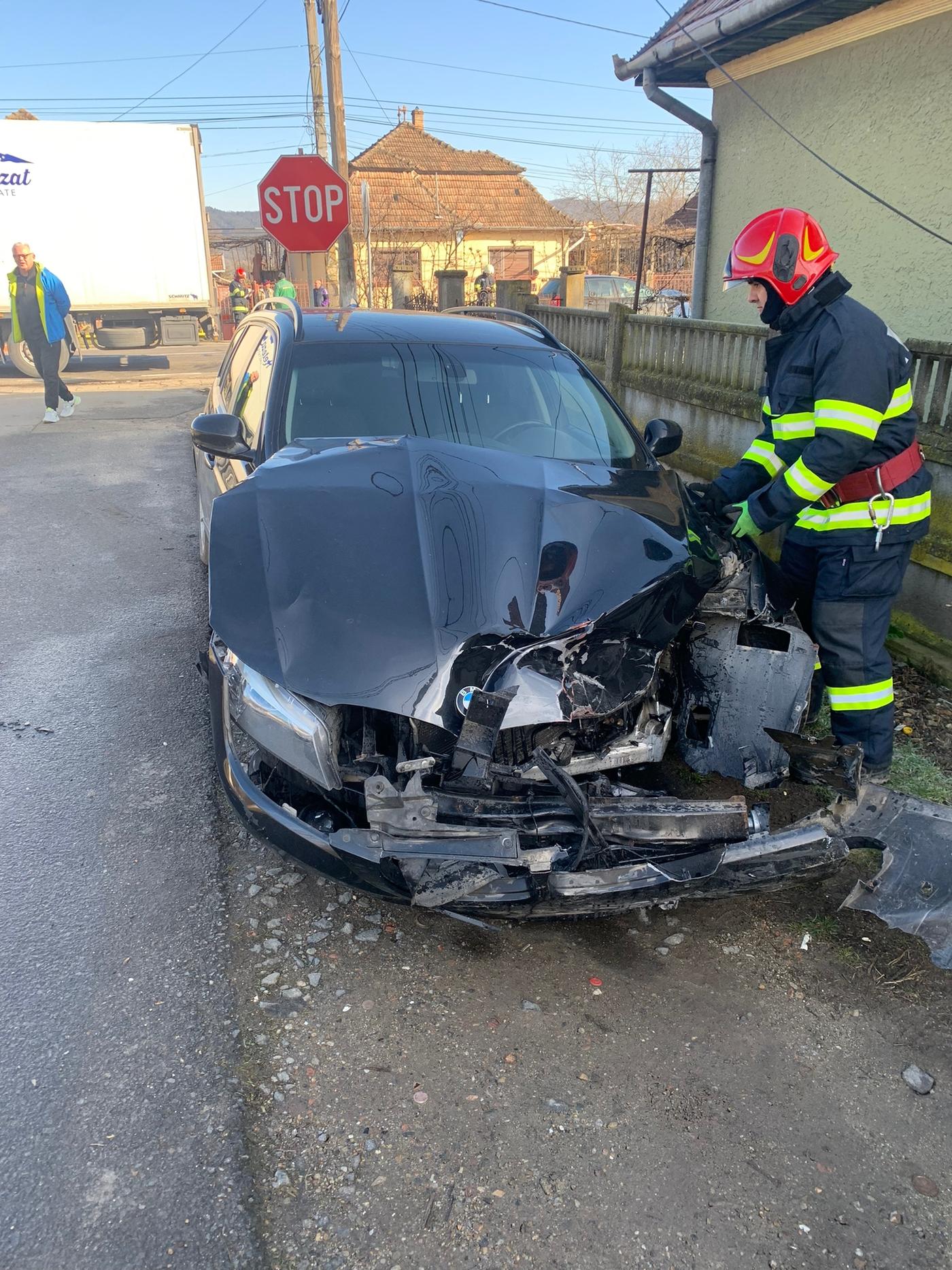 Două persoane au ajuns la spital în urma unui accident rutier produs la Luncani