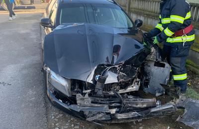 Două persoane au ajuns la spital în urma unui accident rutier produs la Luncani