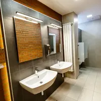 Baile cu personalitate sunt amenajate cu placajul ceramic Brikston klinker