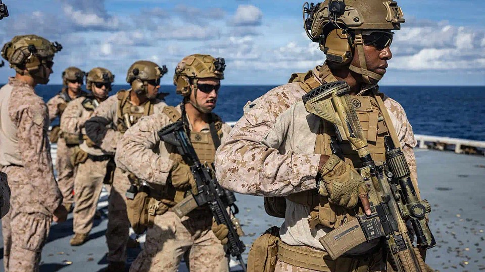 Pregătiri intense la Pentagon pentru posibile operațiuni terestre în Iran. SUA trimite în regiune 2.500 pușcași marini și o navă de asalt amfibiu